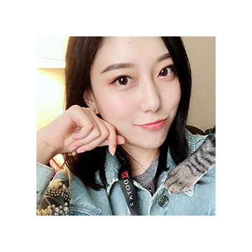 Autographed Trove Carafe 2019 Autographed by Shi 'CC' Cancan